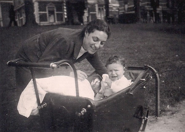 Hildegard Rosenthal mit Sohn Daniel